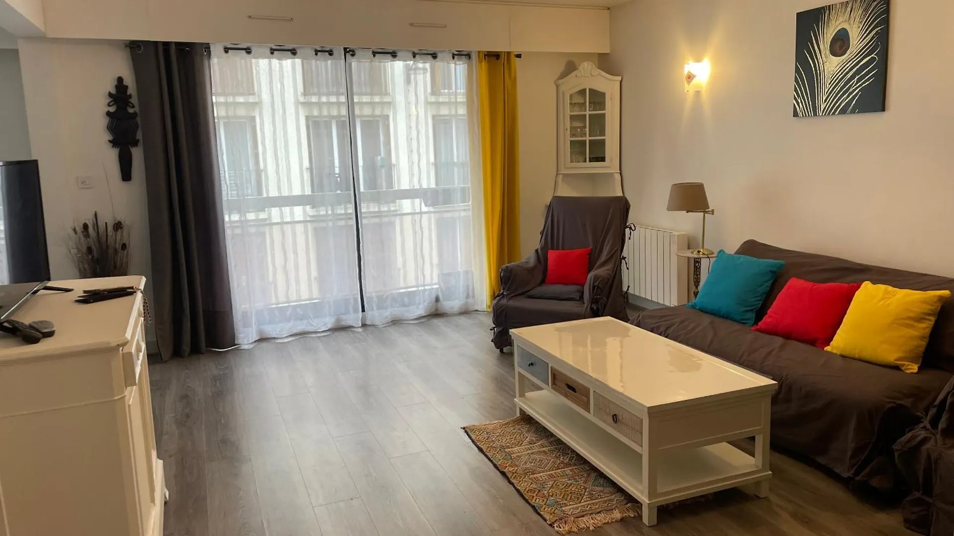Proche De La Campagne A Paris Apartment
